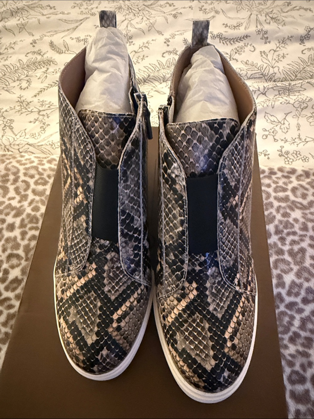 Men's Snake-Print Chukka Boots - Brown